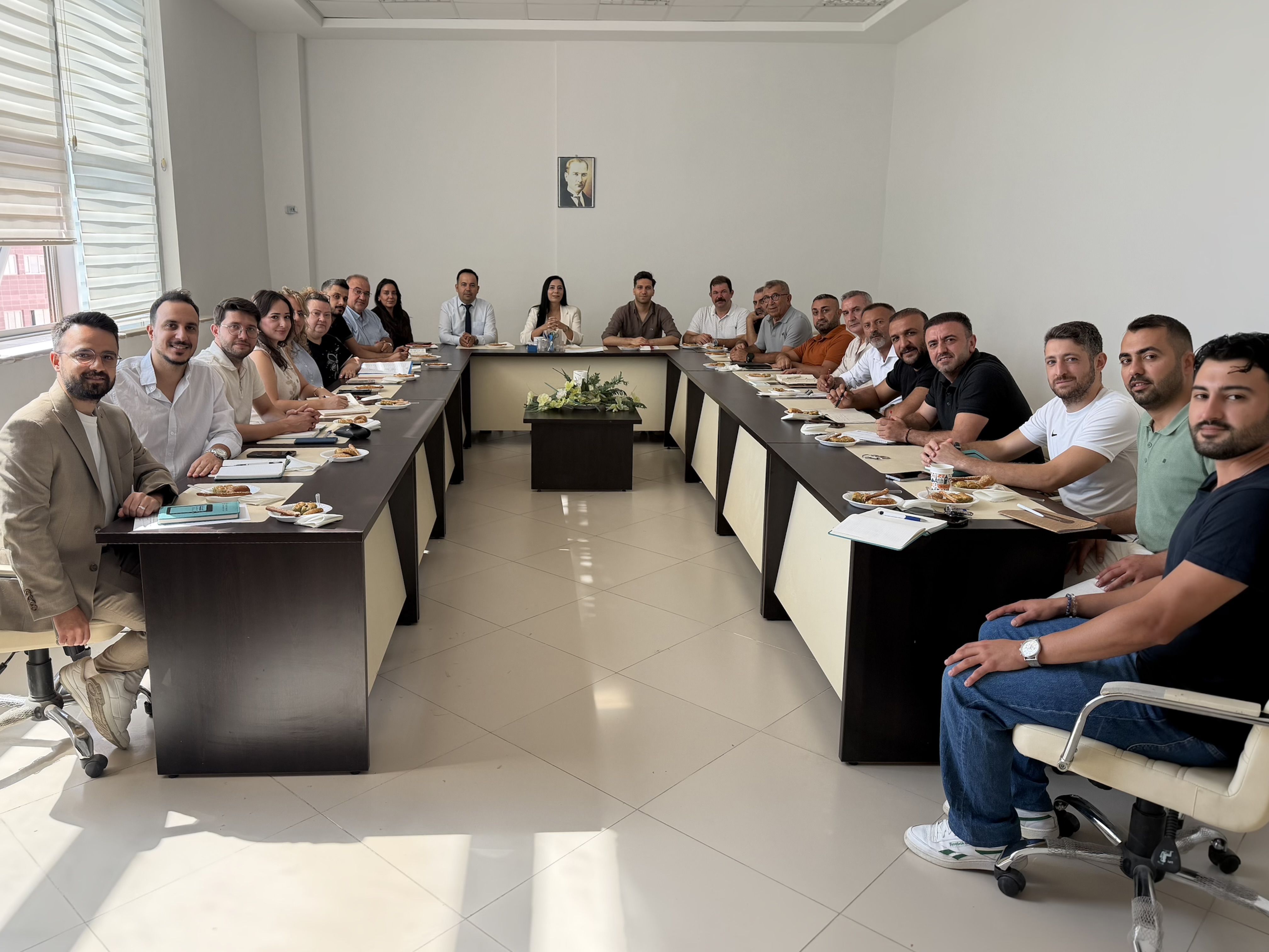 Spor Bilimleri Fakültesi ile Lisansüstü Eğitim Süreçlerine İlişkin Değerlendirme Toplantısı Gerçekleştirildi